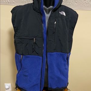 🌻Men’s Northface blue and black vest🌻